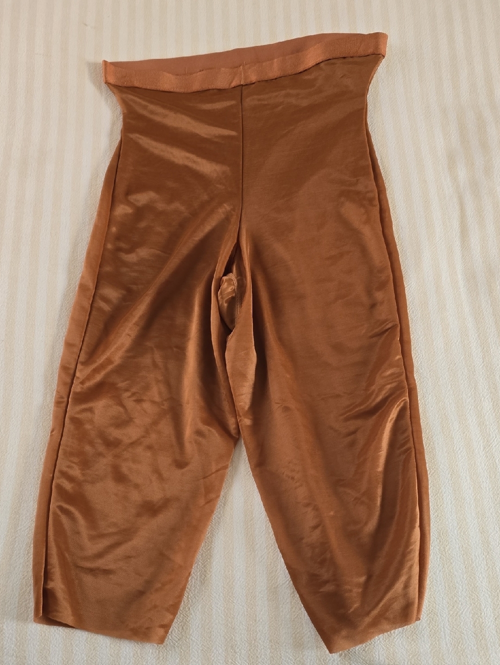 SKIMS Barely There Shapewear Cropped Legging Size:Medium Bronze - Picture 3 of 5